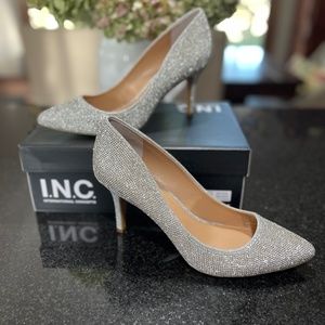 I.N.C. Silver Sparkle Pump 9M